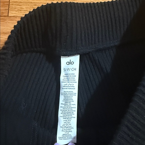 Alo Yoga Muse Sweatpants - Picture 3 of 4